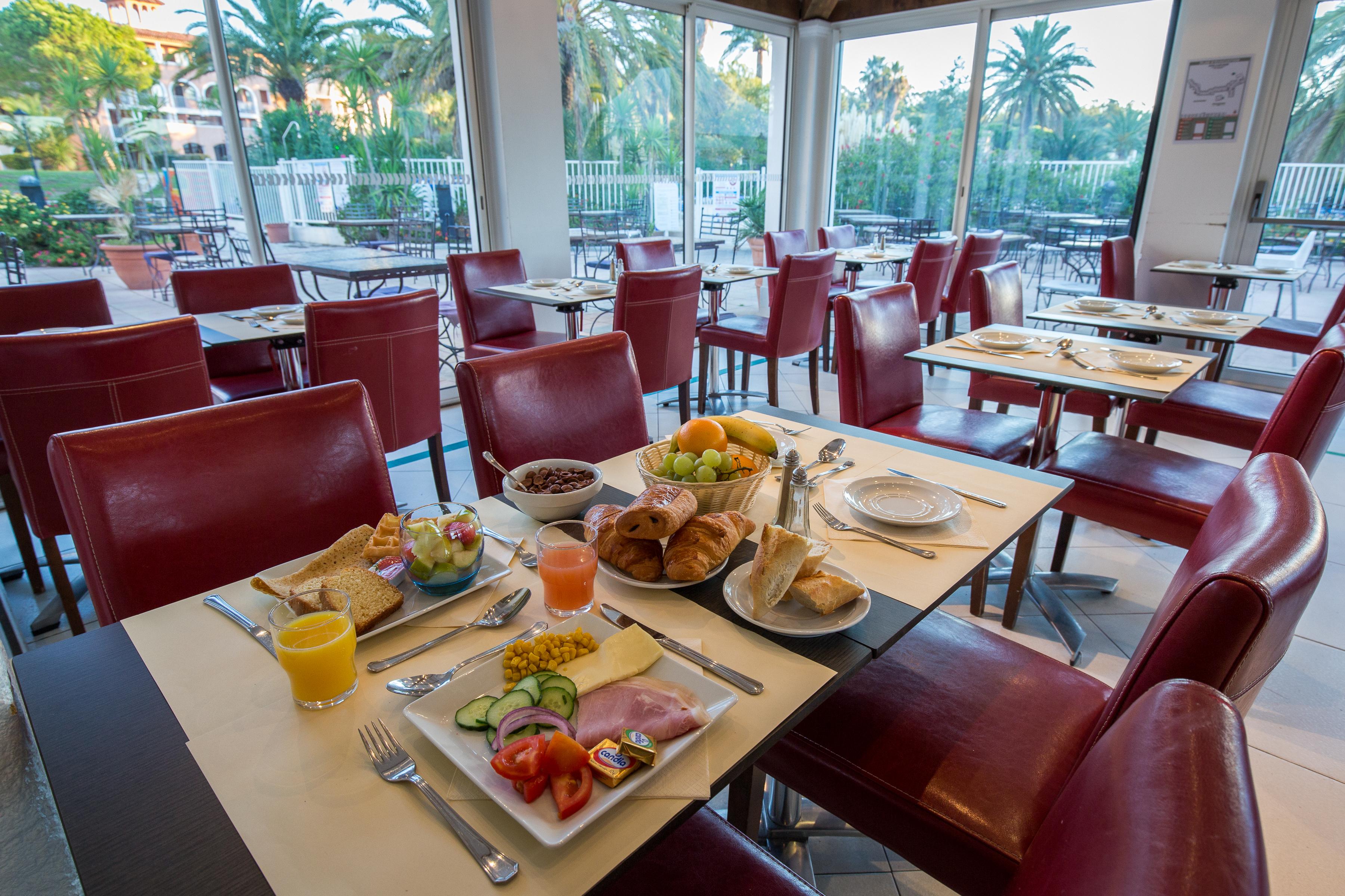 Sowell Hotels Du Golfe De Saint-Tropez Grimaud Esterno foto
