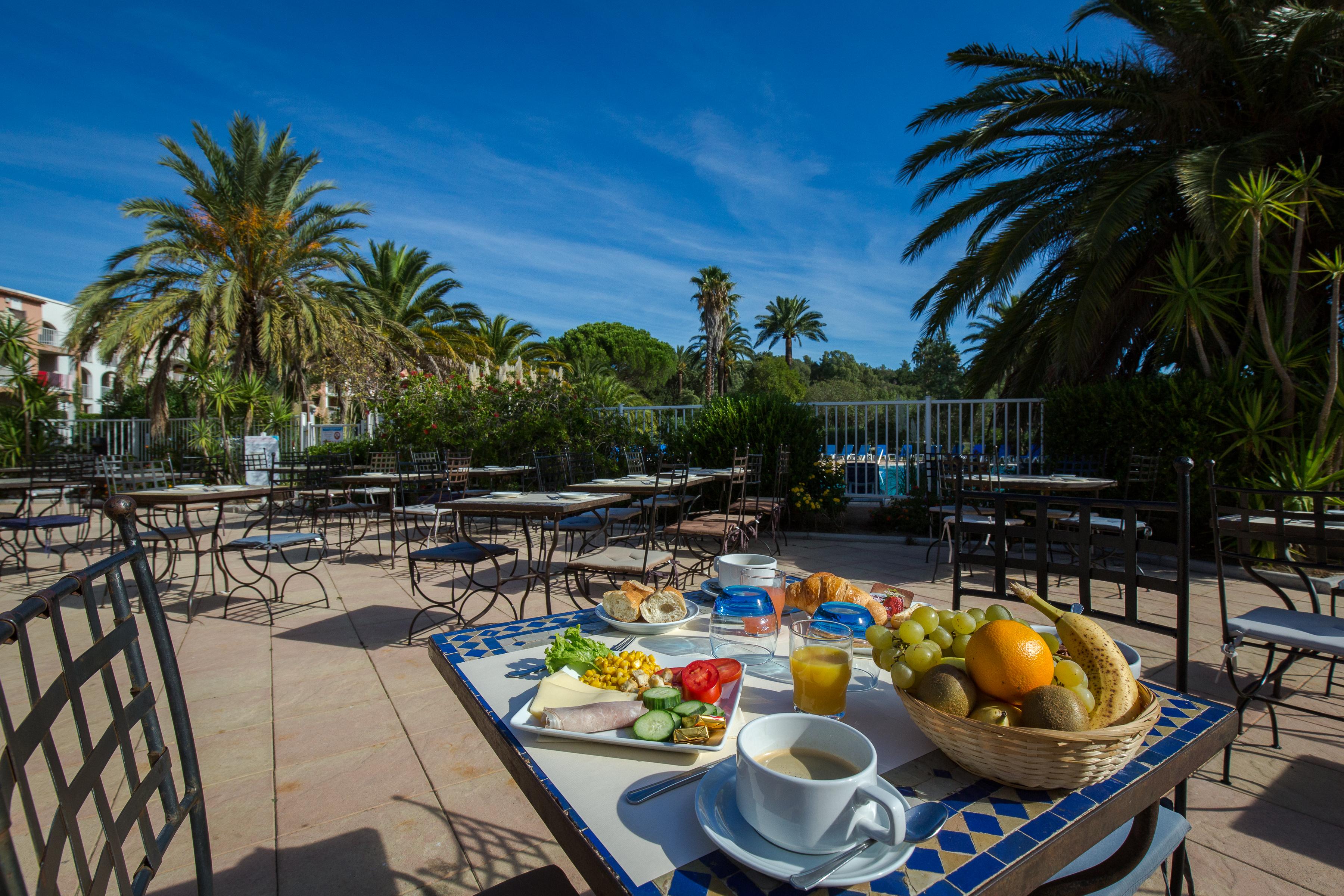 Sowell Hotels Du Golfe De Saint-Tropez Grimaud Esterno foto