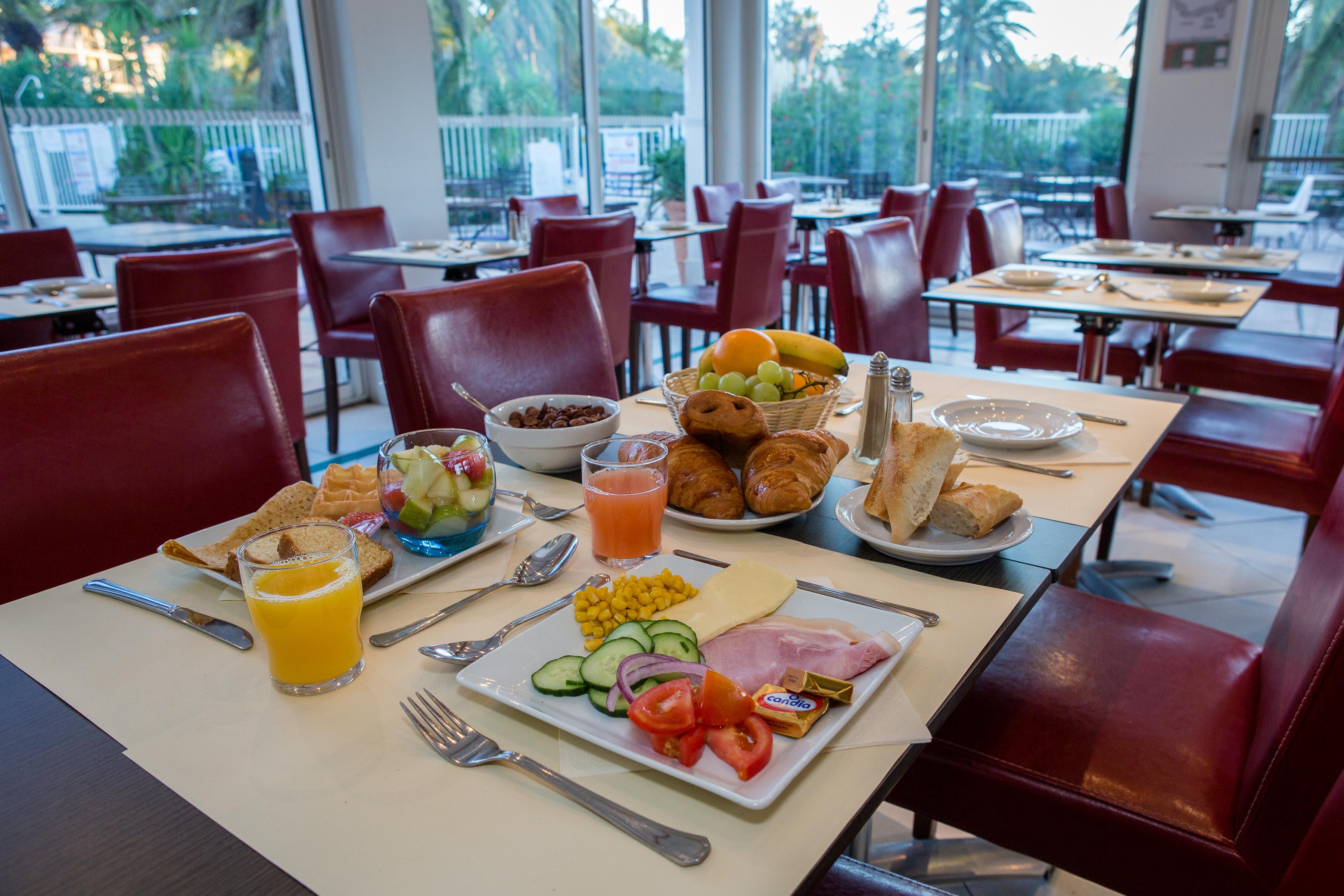 Sowell Hotels Du Golfe De Saint-Tropez Grimaud Esterno foto