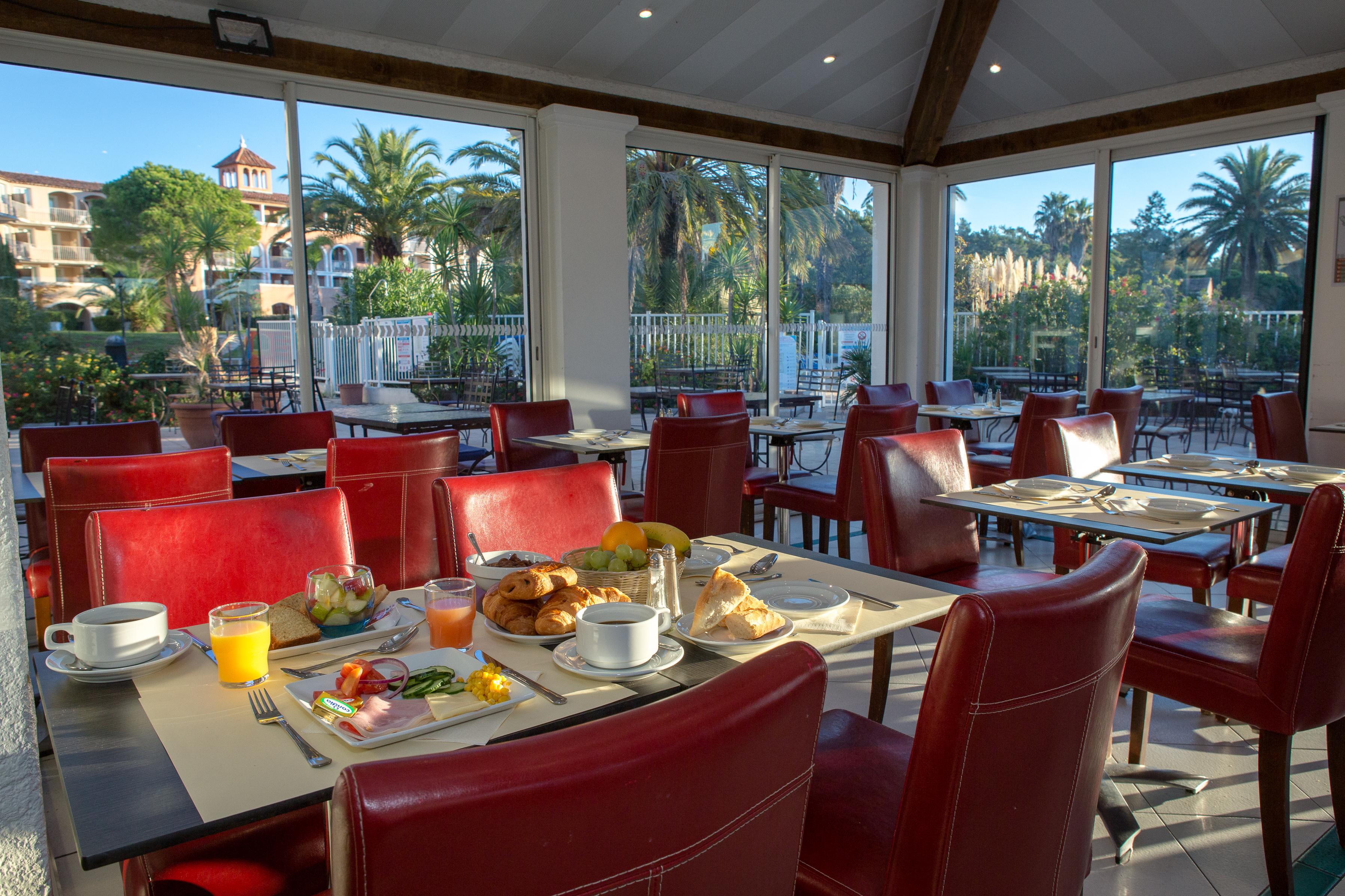 Sowell Hotels Du Golfe De Saint-Tropez Grimaud Esterno foto